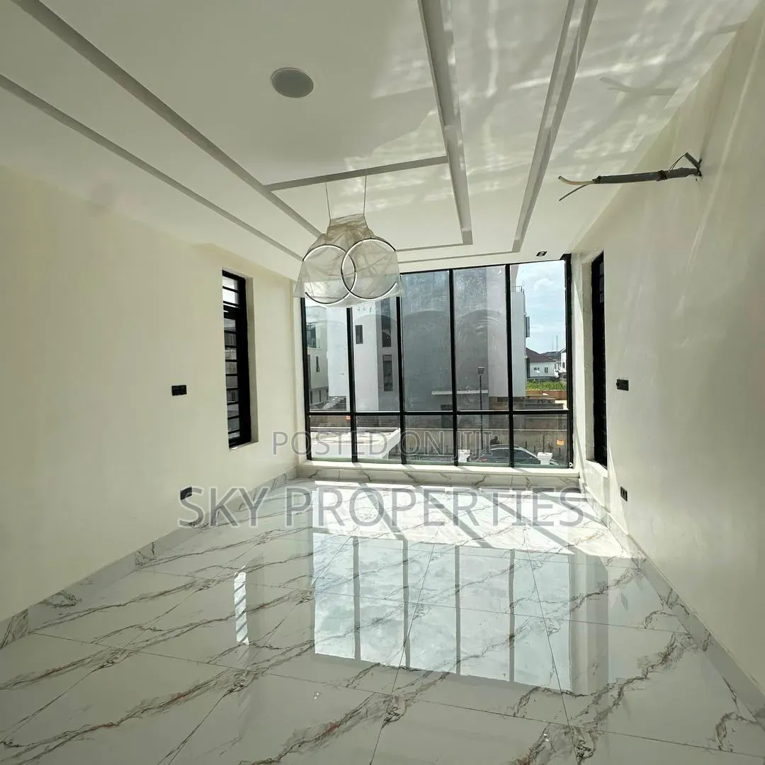 5bdrm Duplex in Lekki for sale