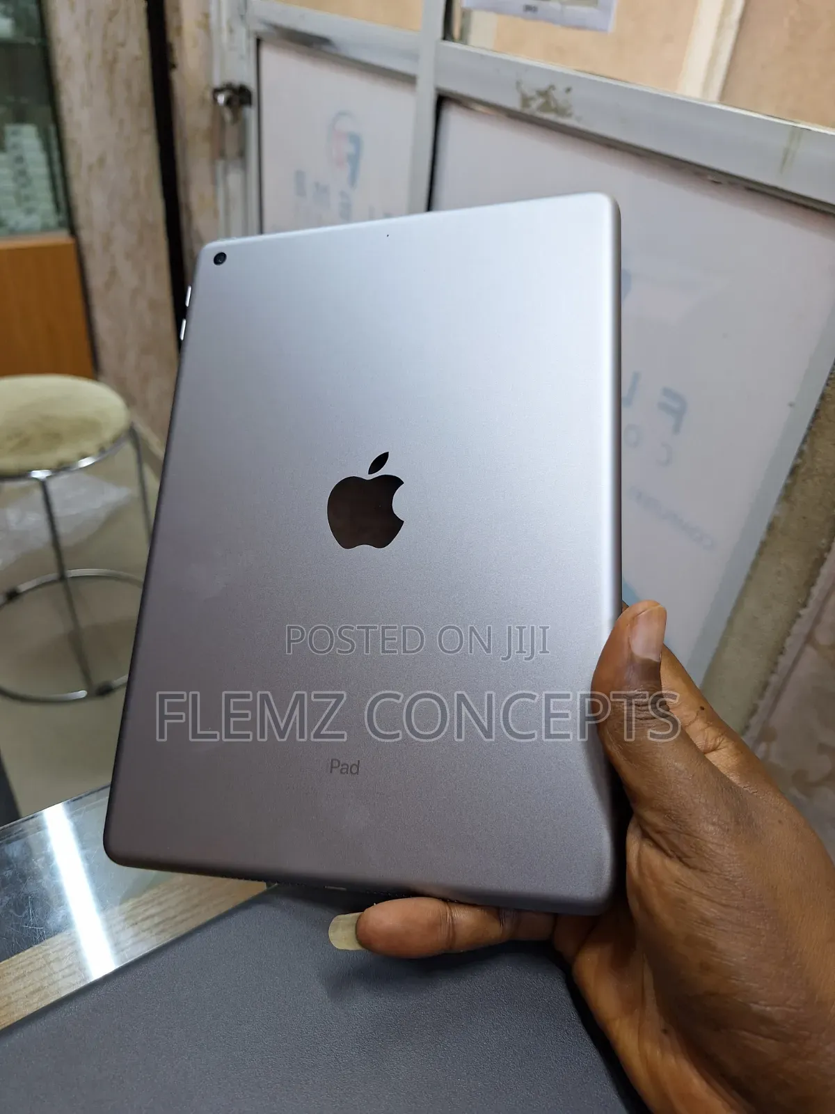 Apple iPad 9.7 128 GB Gray