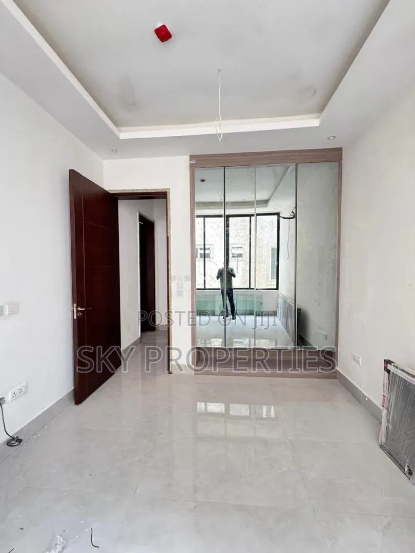 3bdrm Apartment in Christ Avenue, Lekki Phase 1 for rent
