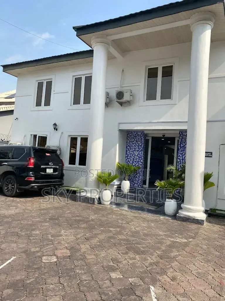 10bdrm House in Fhase1, Lekki Phase 1 for sale
