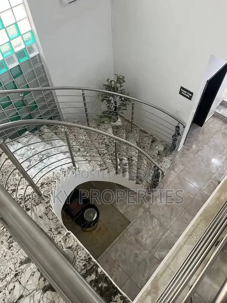 10bdrm House in Fhase1, Lekki Phase 1 for sale