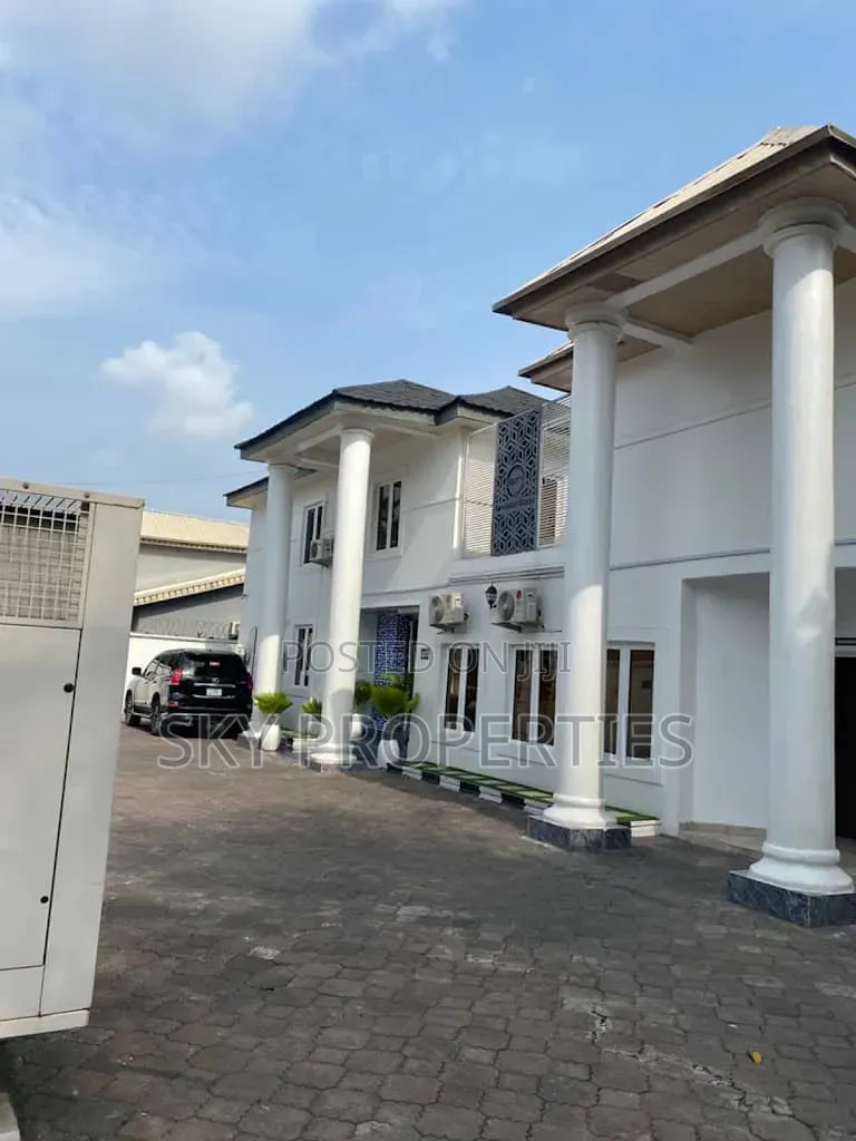 10bdrm House in Fhase1, Lekki Phase 1 for sale