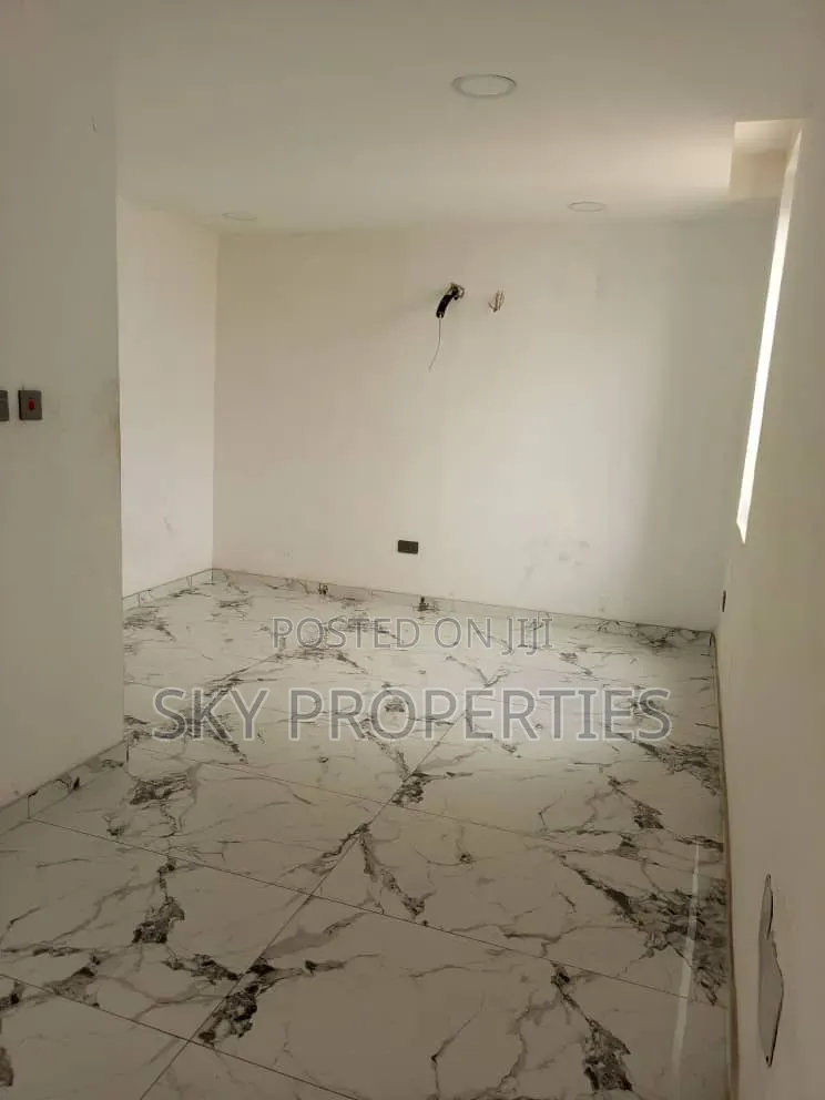 200 Sqms's Office Space for Rent