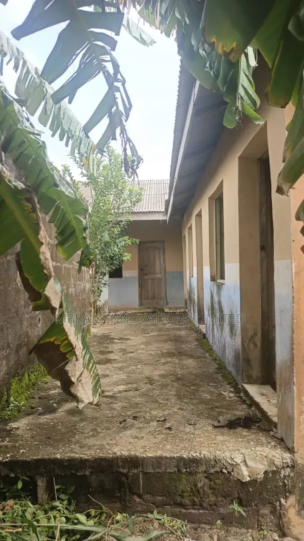 7bdrm Bungalow in Ikorodu for sale