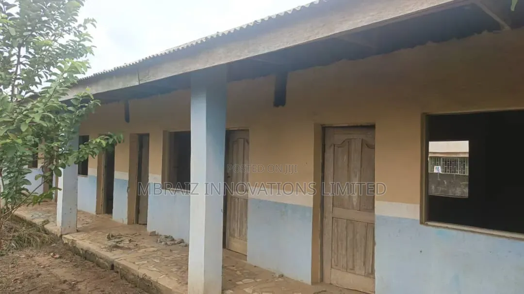 7bdrm Bungalow in Ikorodu for sale