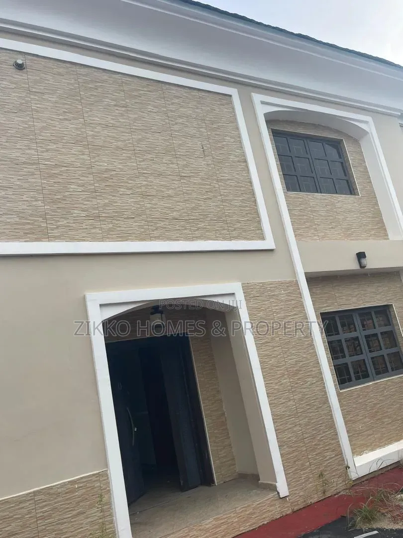 5bdrm Duplex in Carlton Gate, Chevron for sale