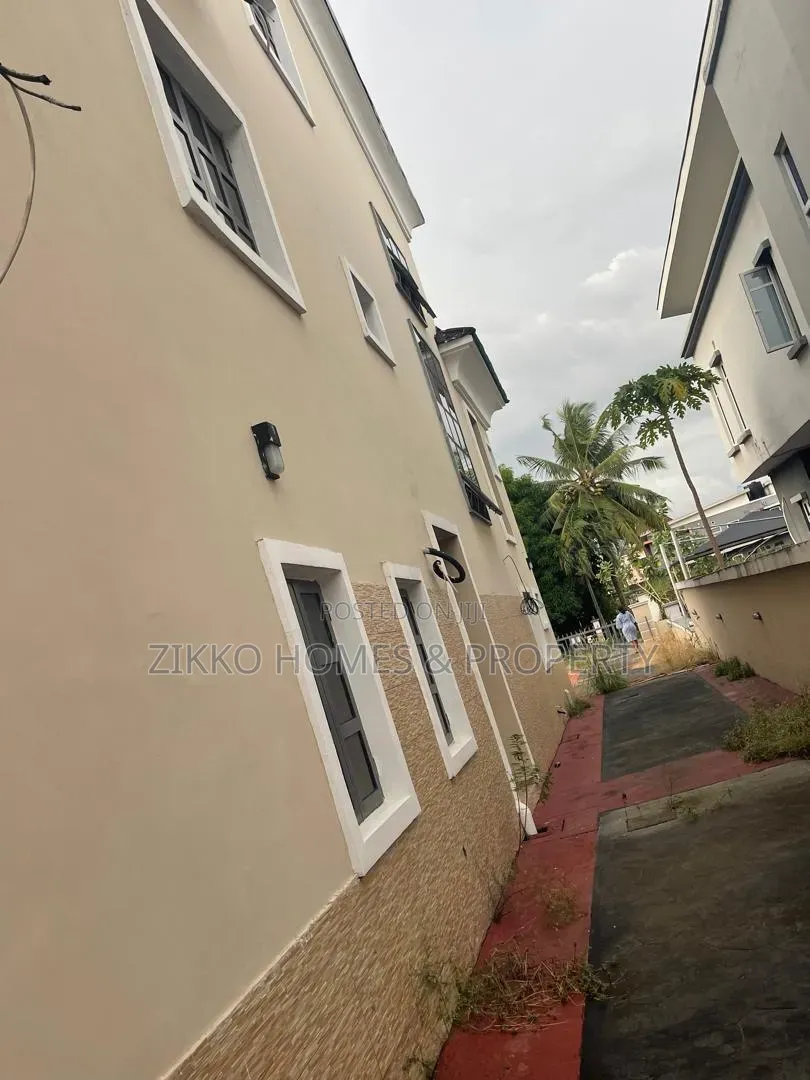 5bdrm Duplex in Carlton Gate, Chevron for sale