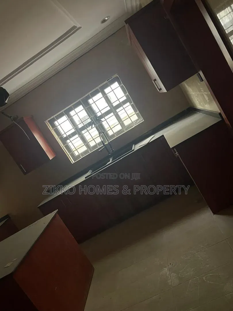 5bdrm Duplex in Carlton Gate, Chevron for sale