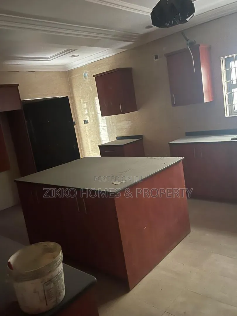 5bdrm Duplex in Carlton Gate, Chevron for sale