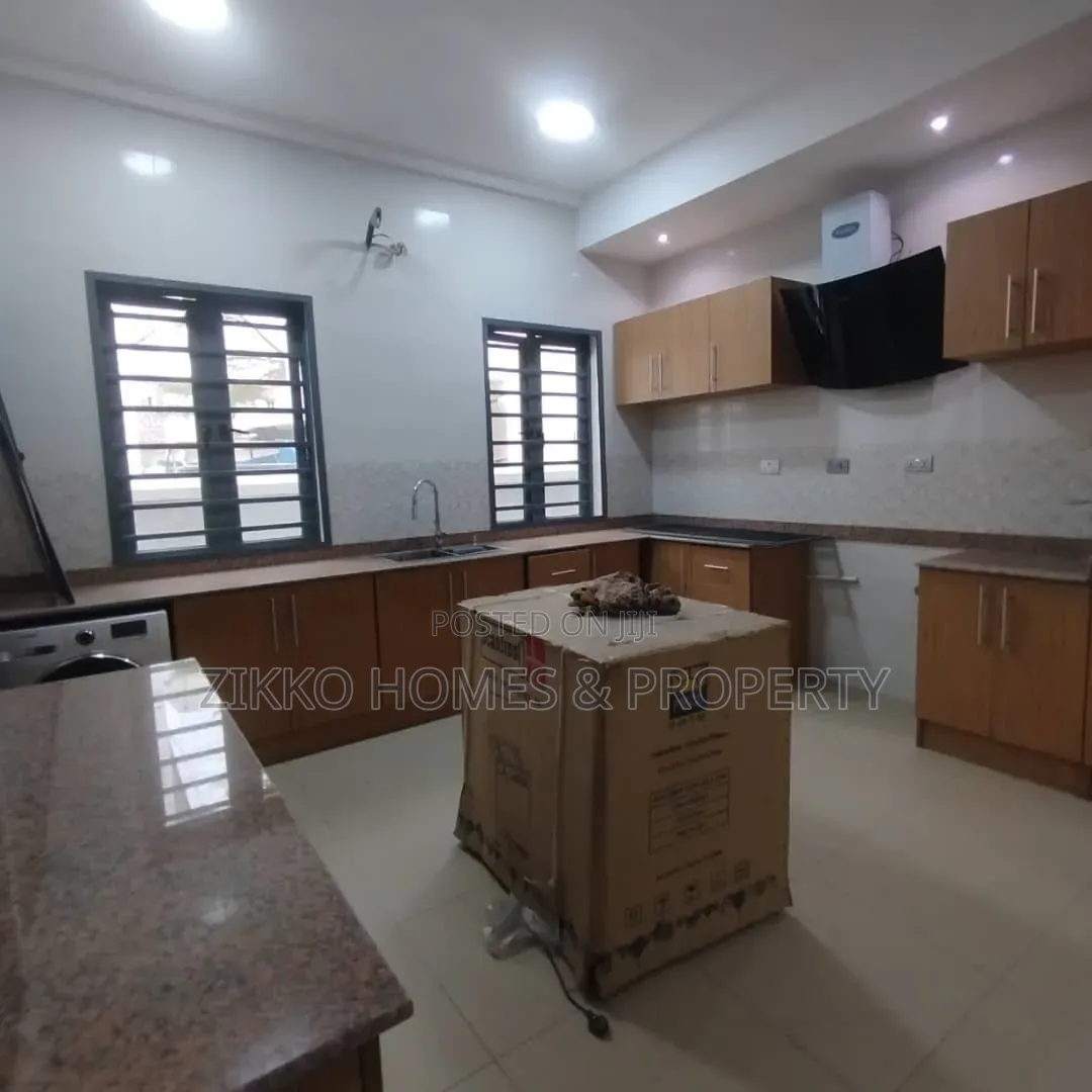 5bdrm Duplex in Carlton Gate, Chevron for sale