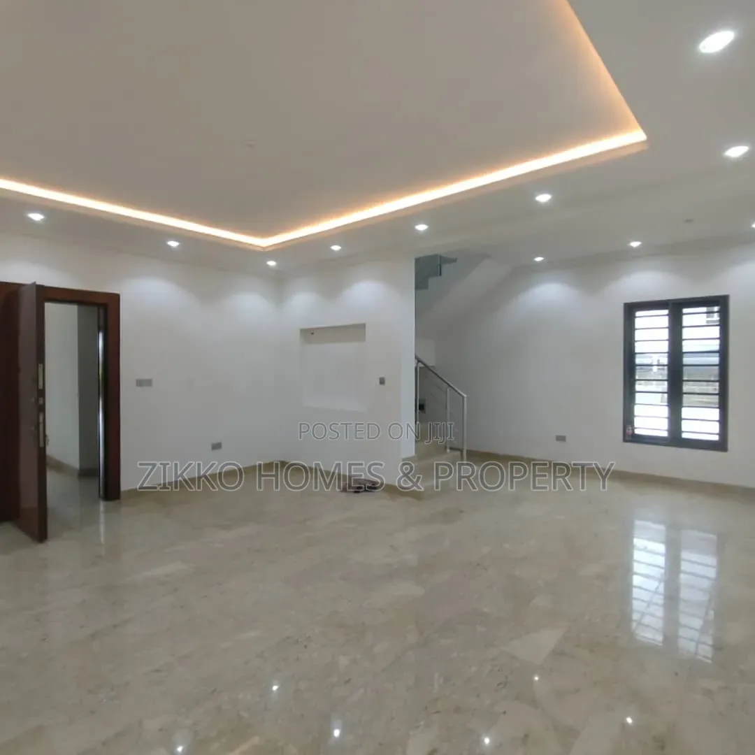 5bdrm Duplex in Carlton Gate, Chevron for sale