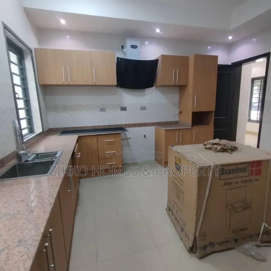 5bdrm Duplex in Carlton Gate, Chevron for sale