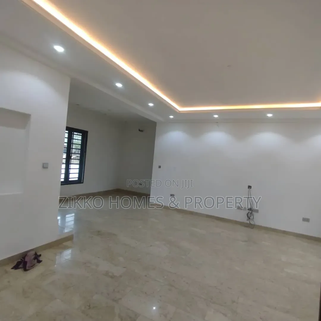 5bdrm Duplex in Carlton Gate, Chevron for sale
