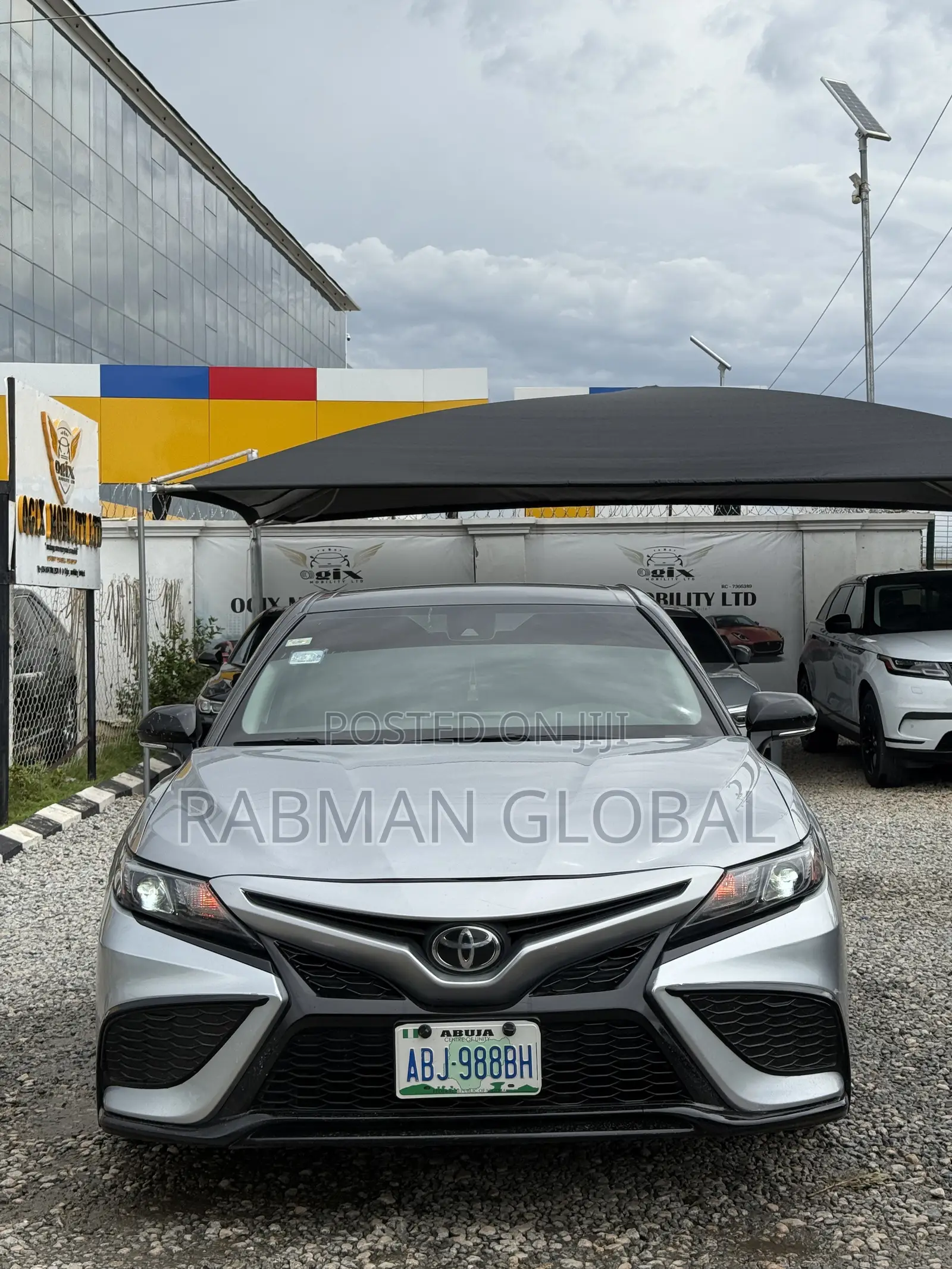 Toyota Camry SE 2021 Silver