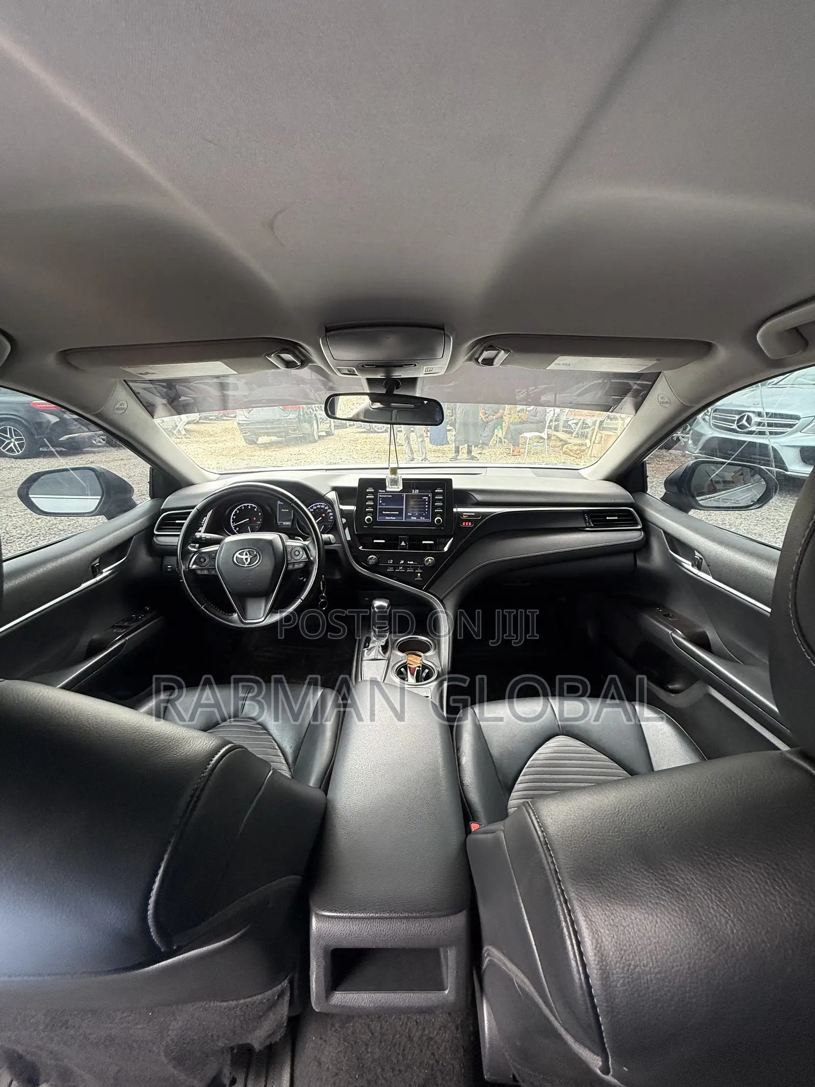 Toyota Camry SE 2021 Silver