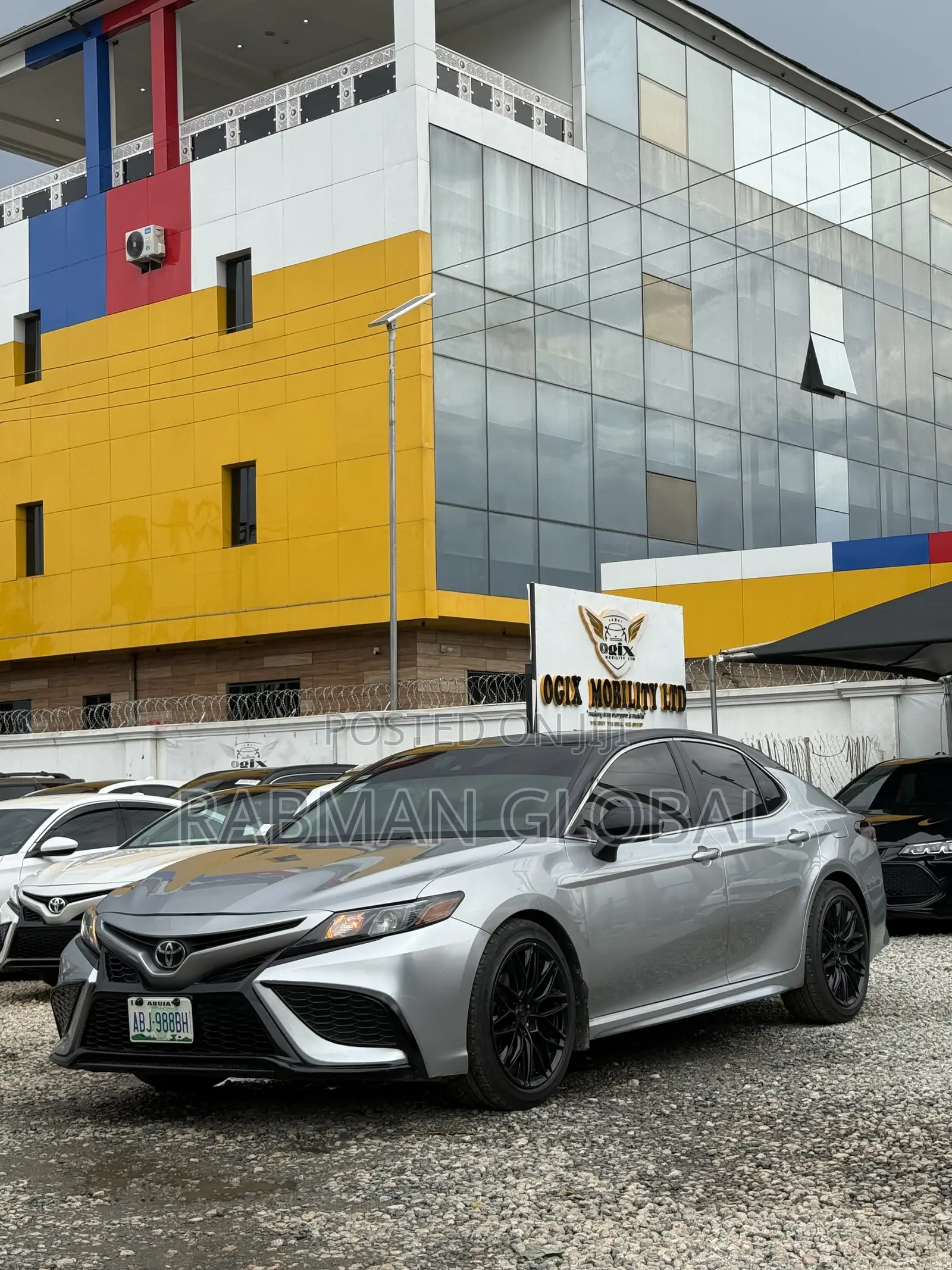 Toyota Camry SE 2021 Silver