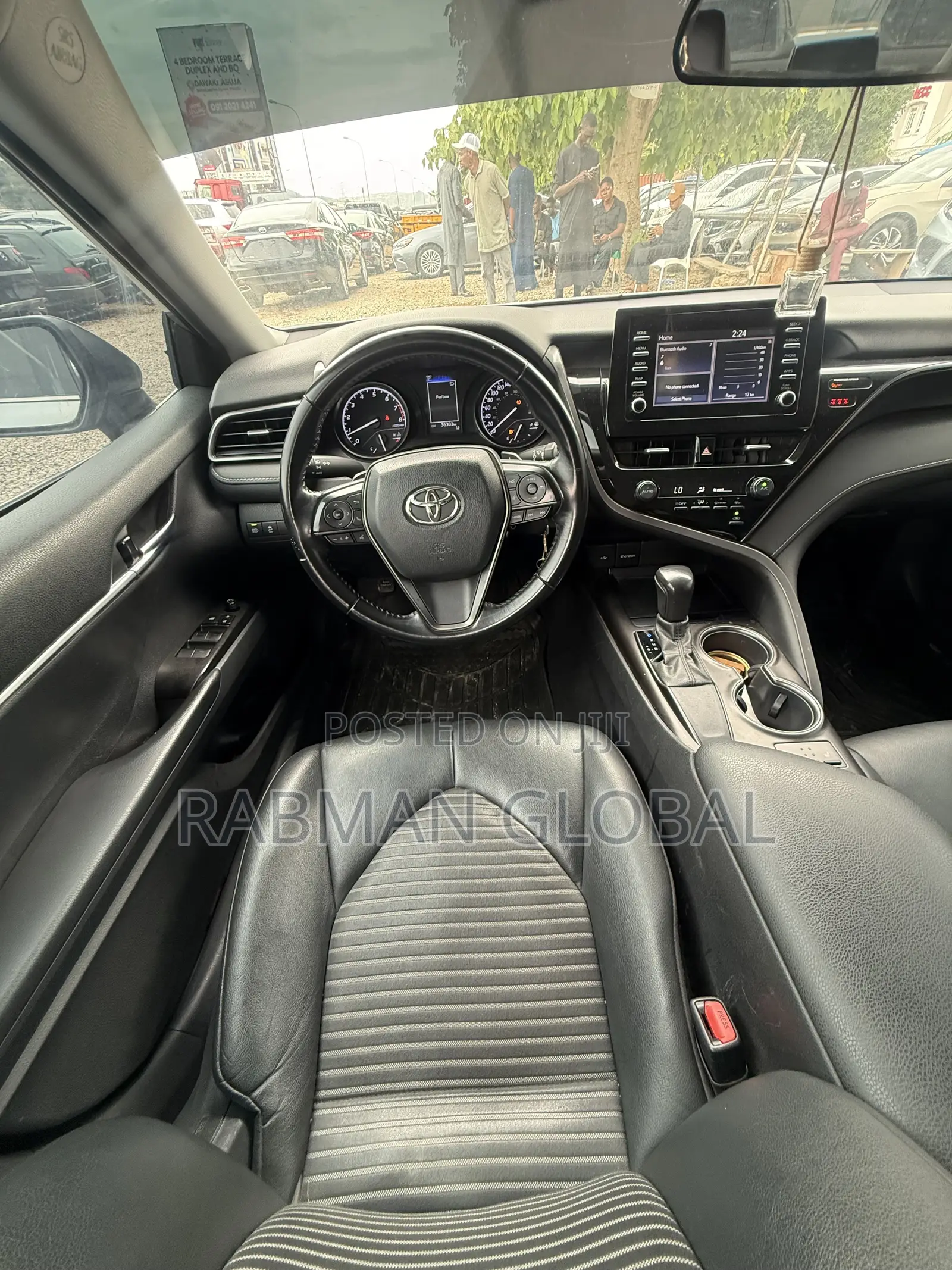 Toyota Camry SE 2021 Silver