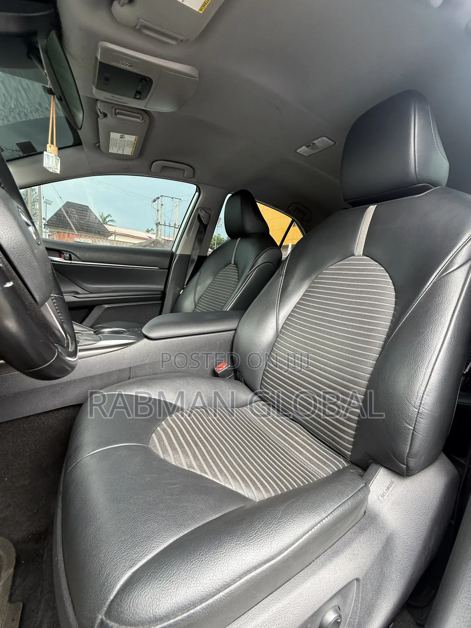 Toyota Camry SE 2021 Silver
