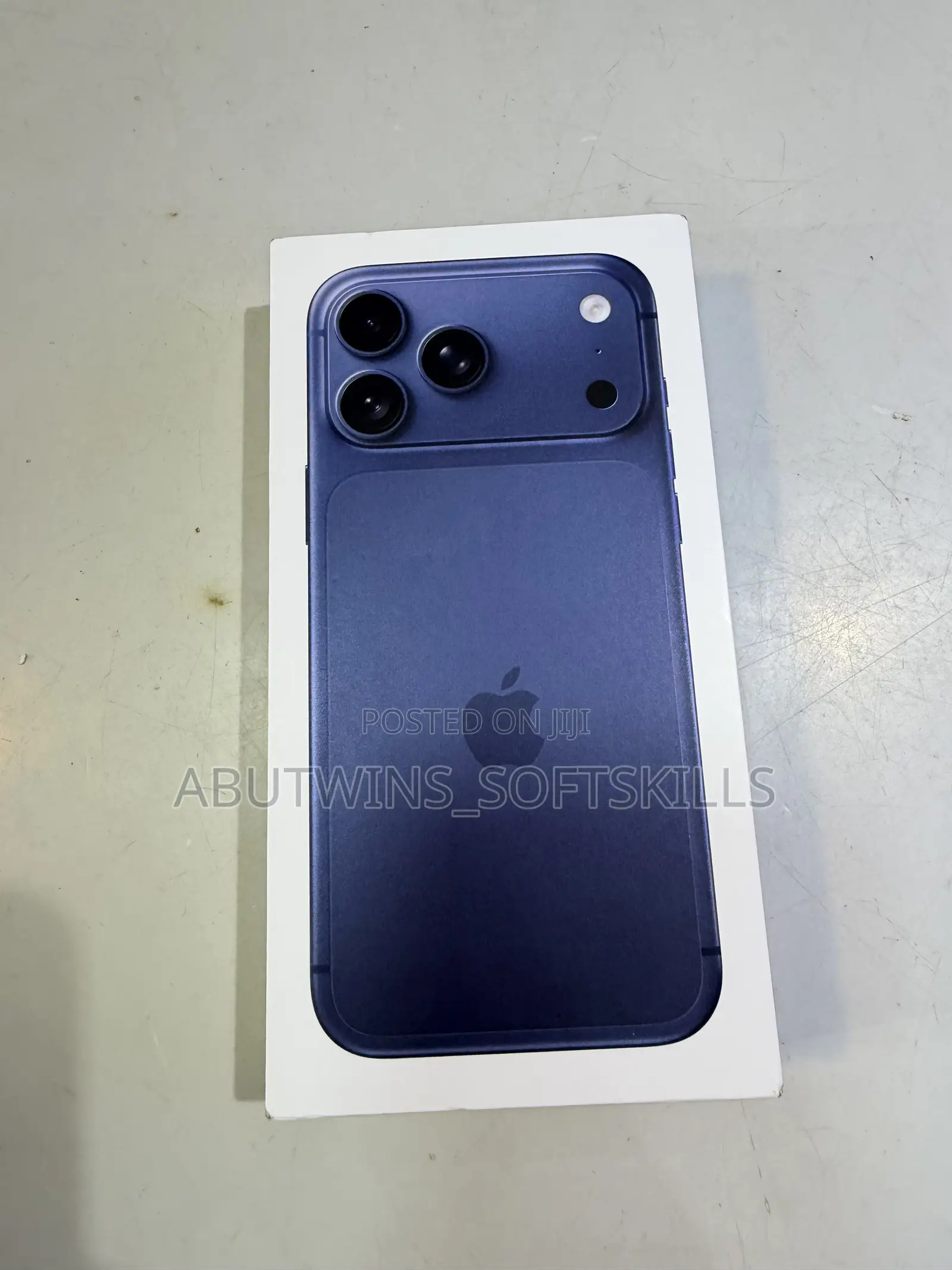 New Apple iPhone 17 Pro Max 256 GB Blue