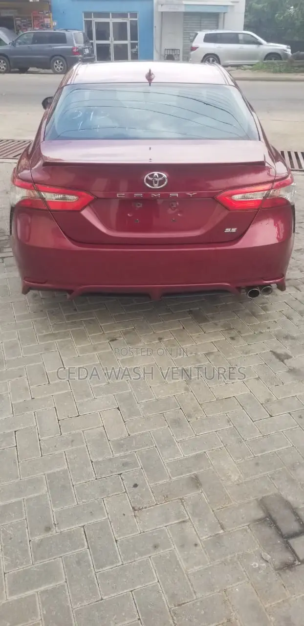 Toyota Camry SE FWD (2.5L 4cyl 8AM) 2018 Red