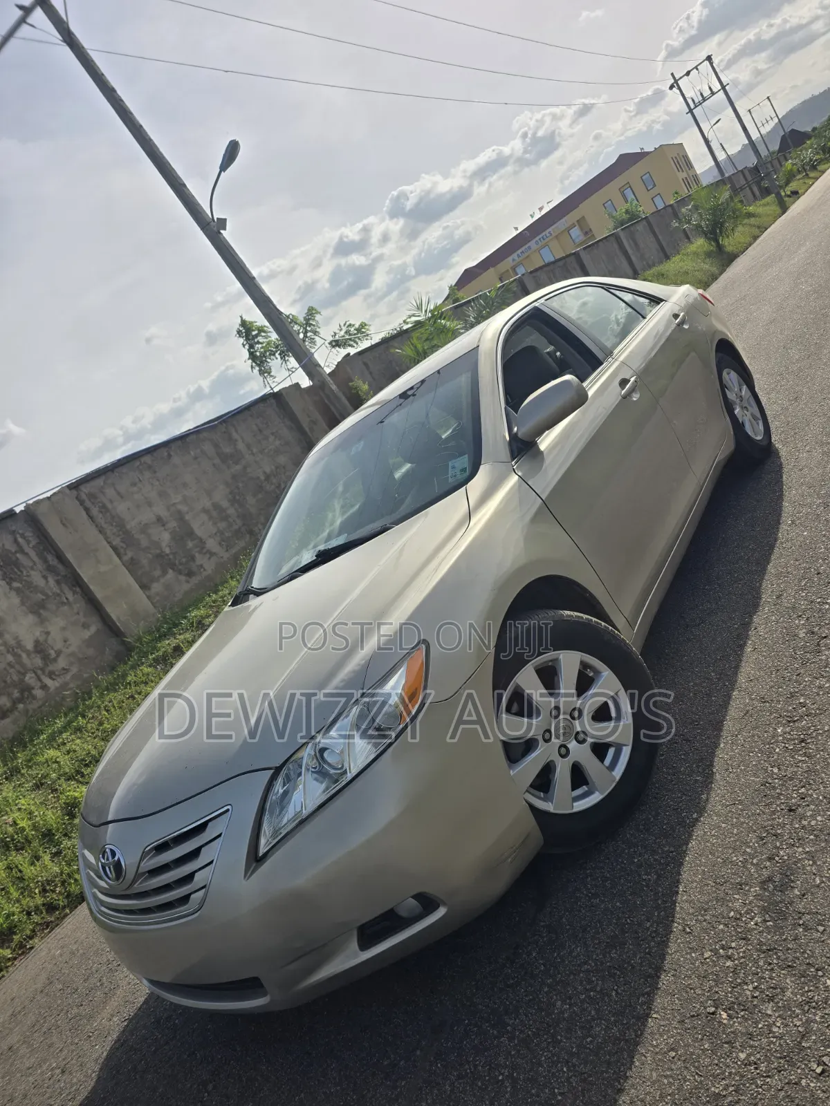 Toyota Camry XLE V6 4dr Sedan (3.5L 6cyl 6AM) 2008 Gold