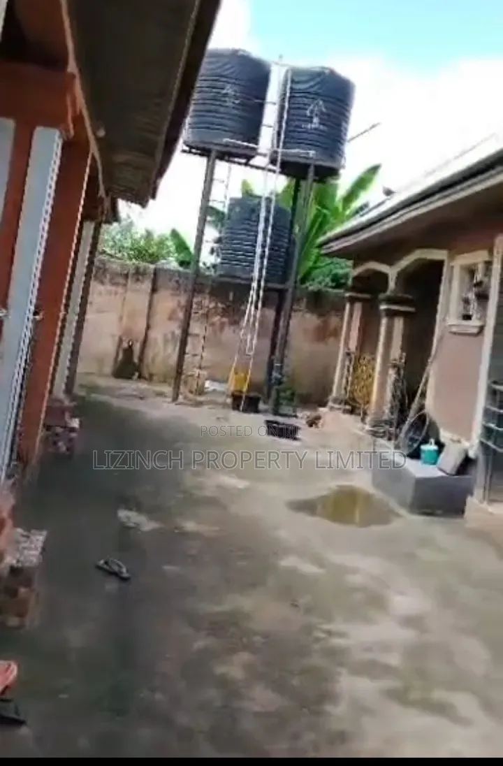 12bdrm Block of Flats in Benin City for sale
