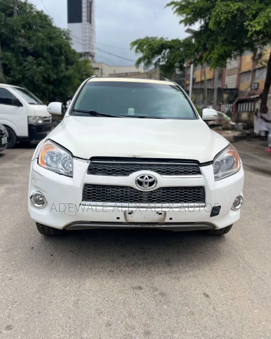 Toyota RAV4 2011 White