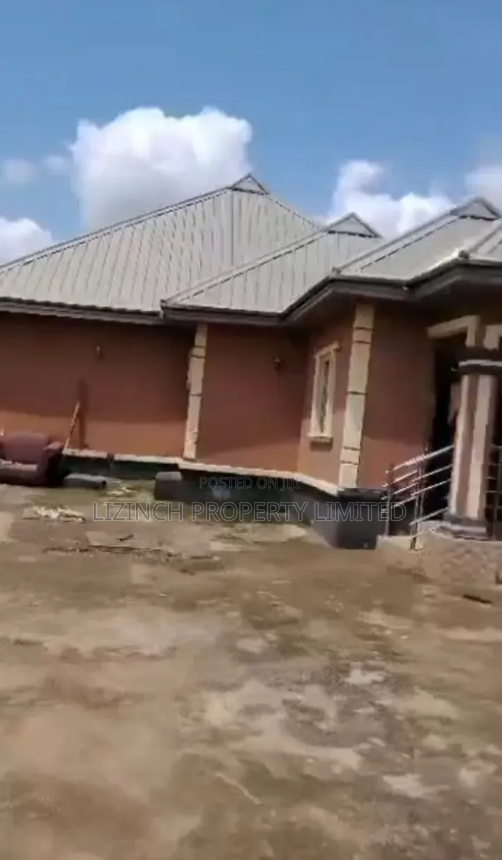 12bdrm Block of Flats in Benin City for sale