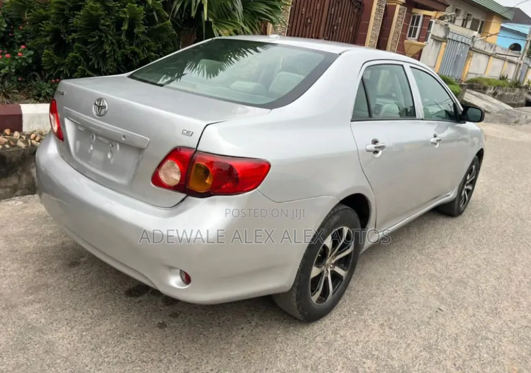 Toyota Corolla 2010 Silver