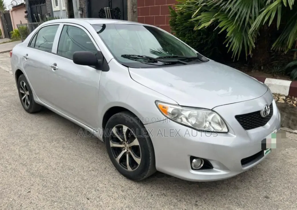 Toyota Corolla 2010 Silver