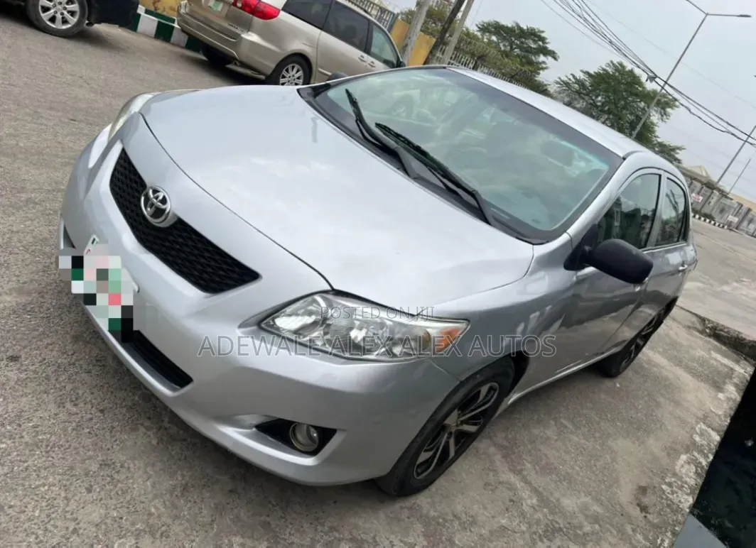 Toyota Corolla 2010 Silver