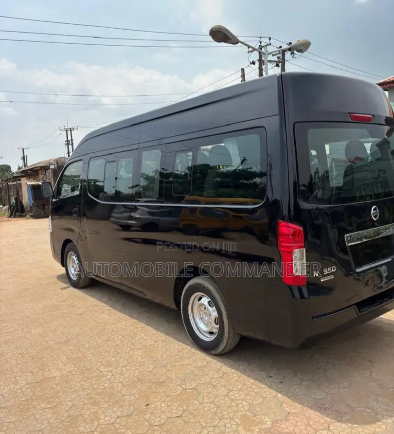 Nissan Caravan (Urvan) 2017 Black