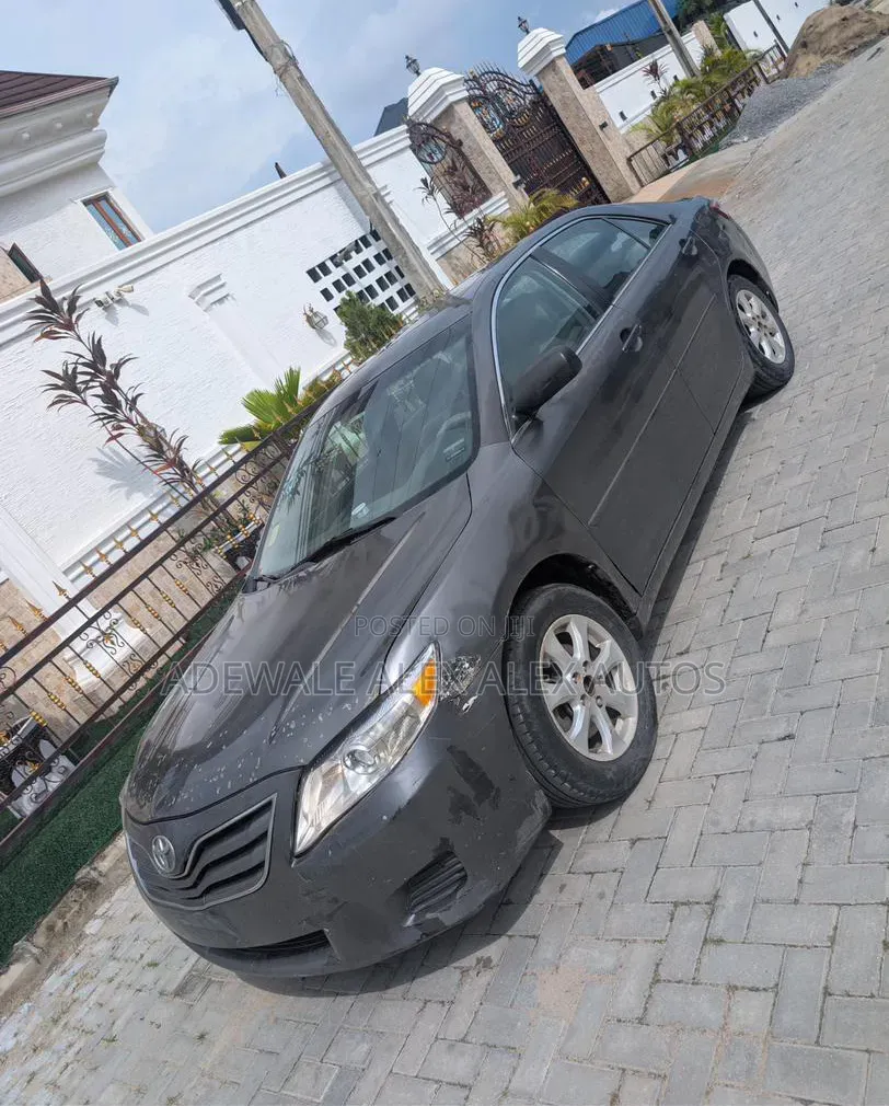 Toyota Camry 2010 Gray