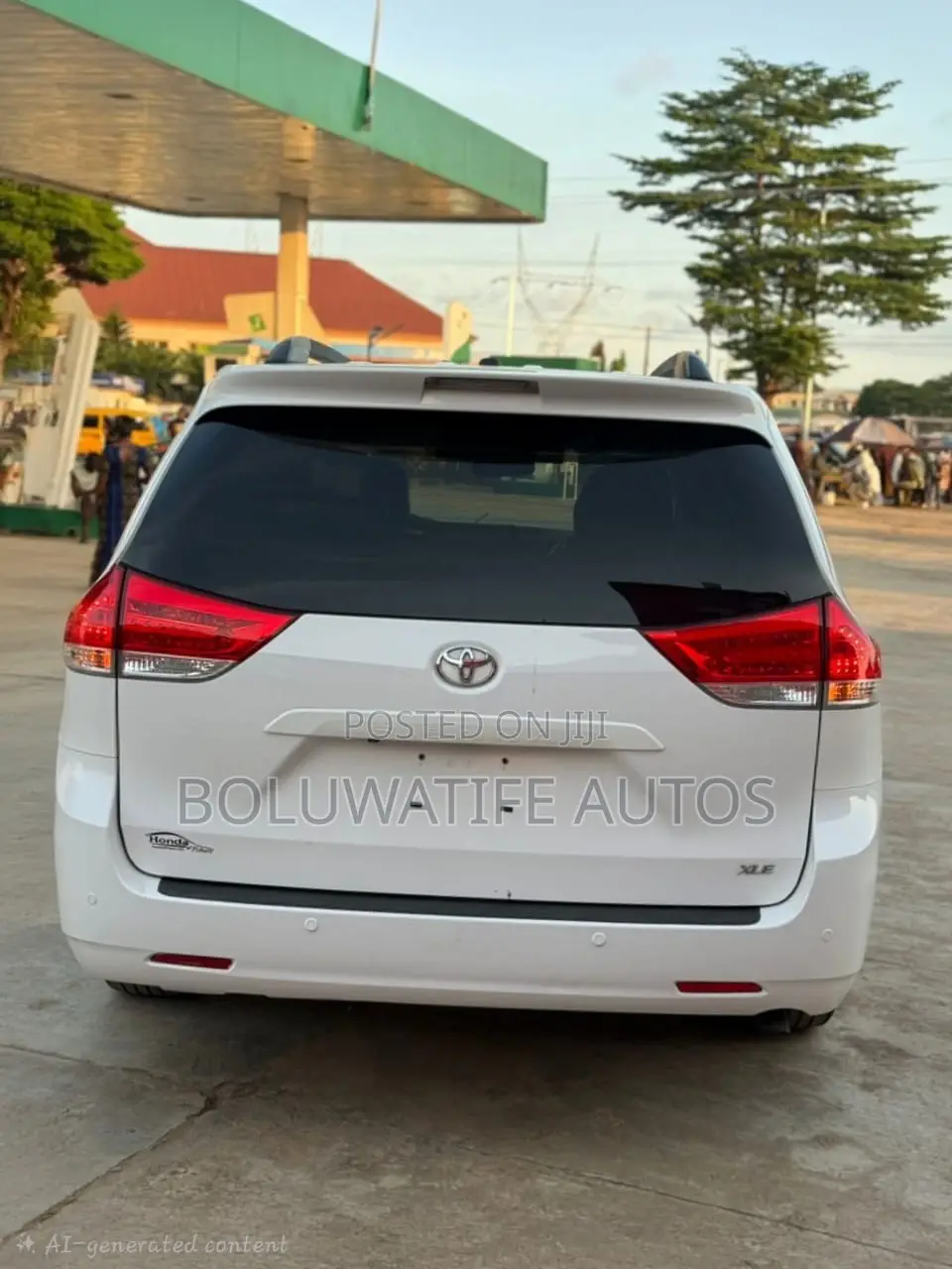 Toyota Sienna Limited 7-Passenger 4dr Minivan AWD (3.5L 6cyl 6A) 2014 White