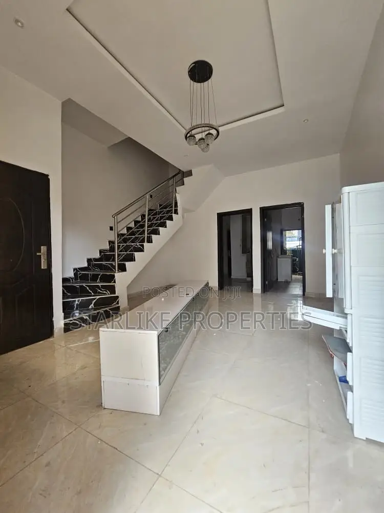 3bdrm House in Ikota for sale