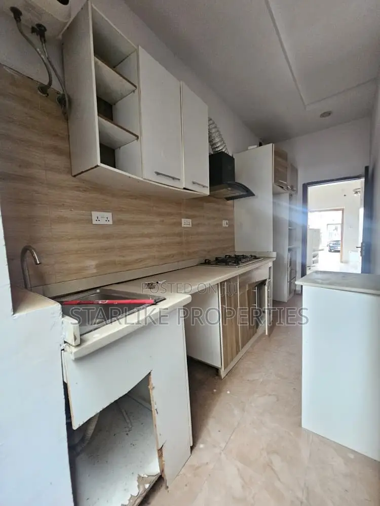 3bdrm House in Ikota for sale