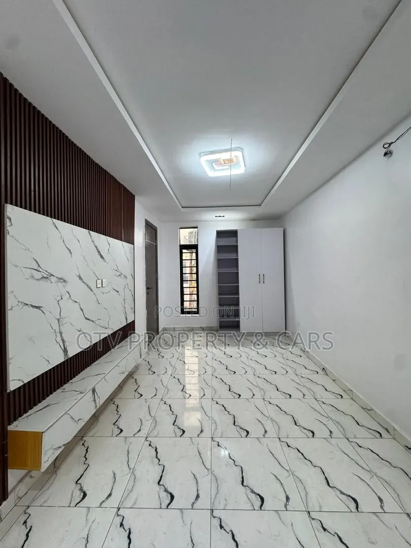 4bdrm Duplex in Ikota for sale