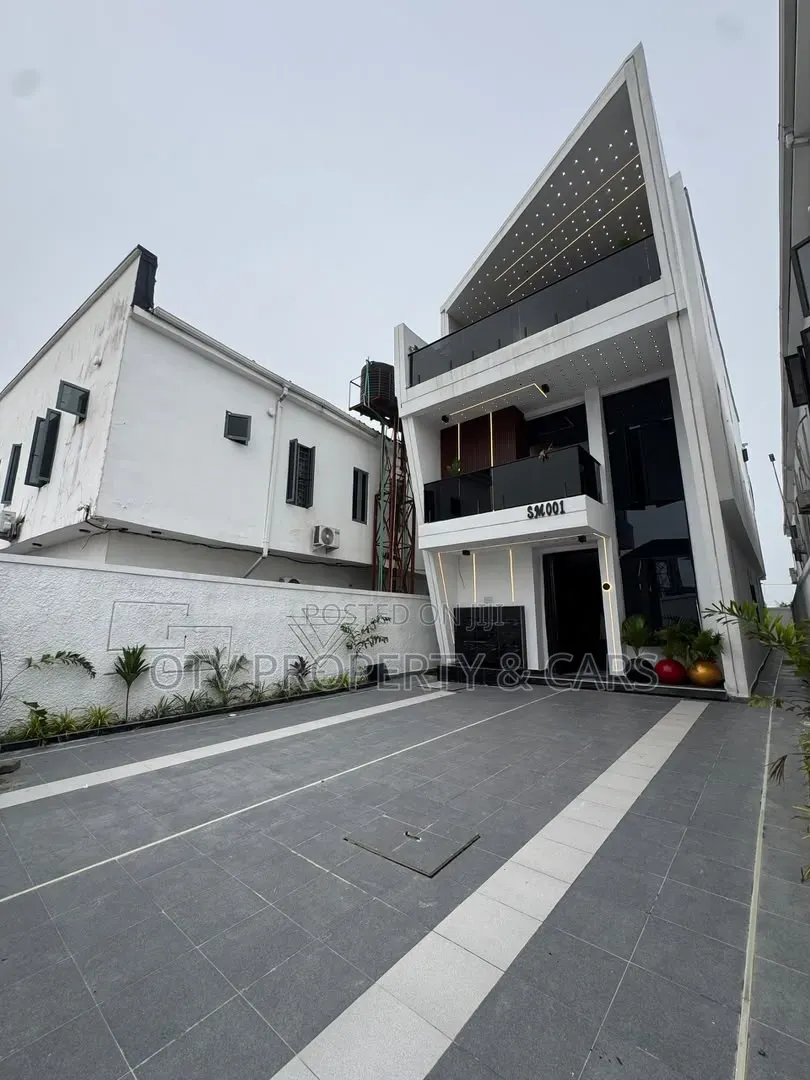 4bdrm Duplex in Ikota for sale