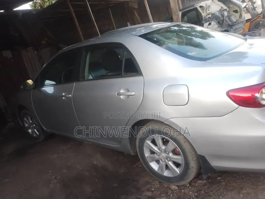 Toyota Corolla 2010 Silver