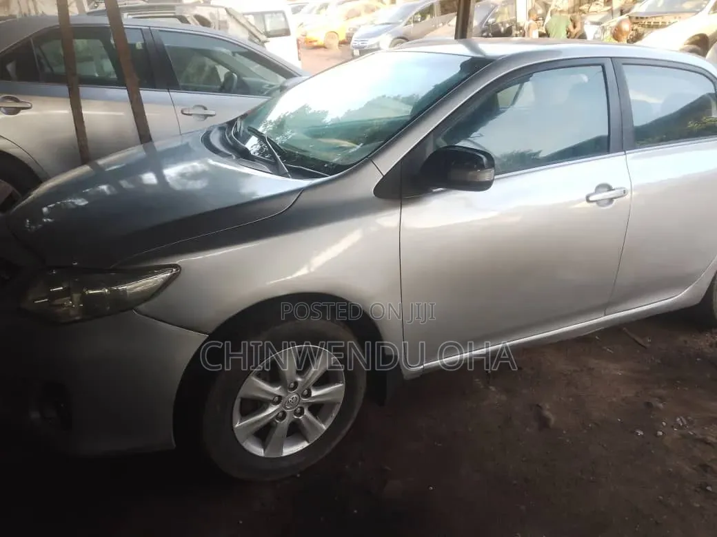 Toyota Corolla 2010 Silver