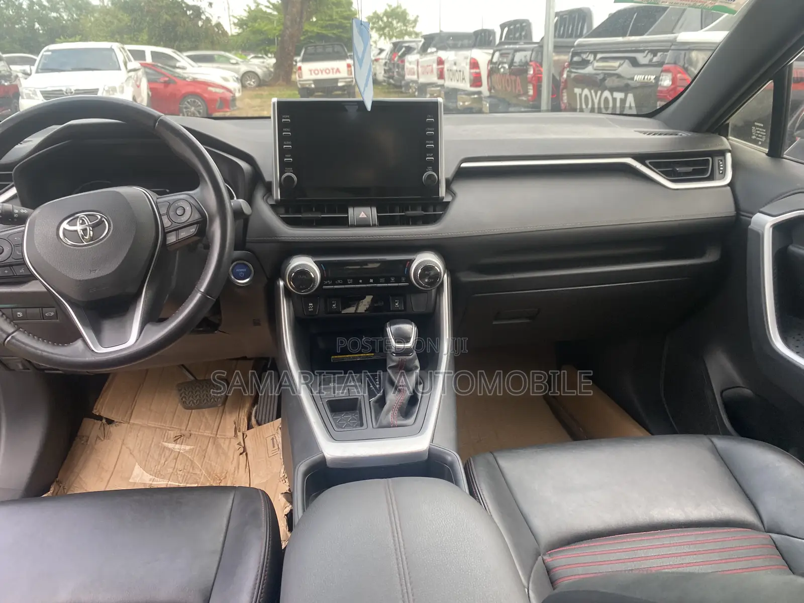 Toyota RAV4 LE 2022 Silver