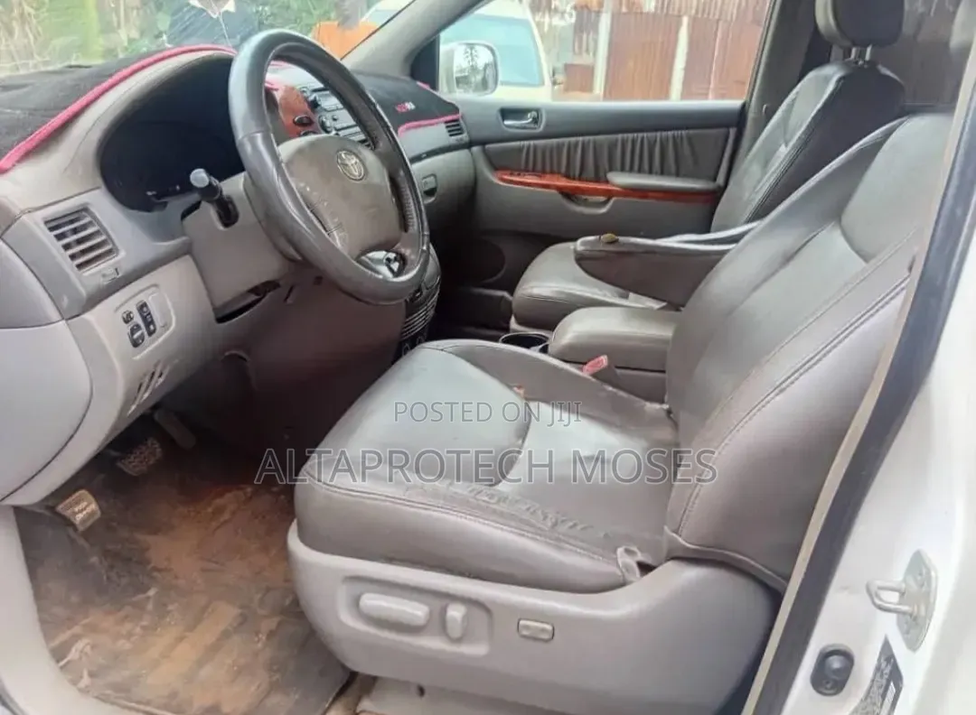 Toyota Sienna XLE AWD 2009 White