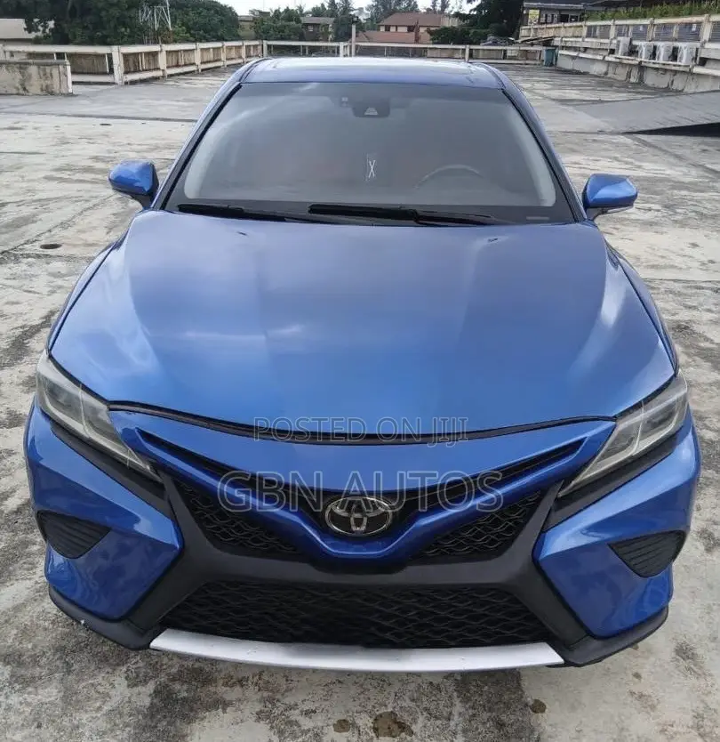Toyota Camry SE FWD (2.5L 4cyl 8AM) 2018 Blue