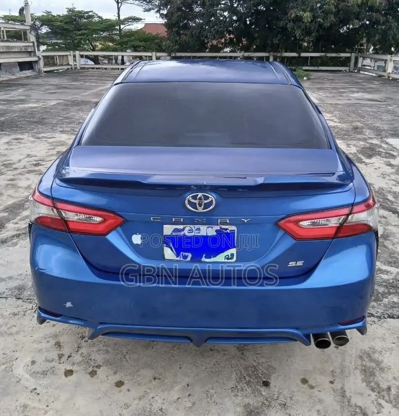 Toyota Camry SE FWD (2.5L 4cyl 8AM) 2018 Blue