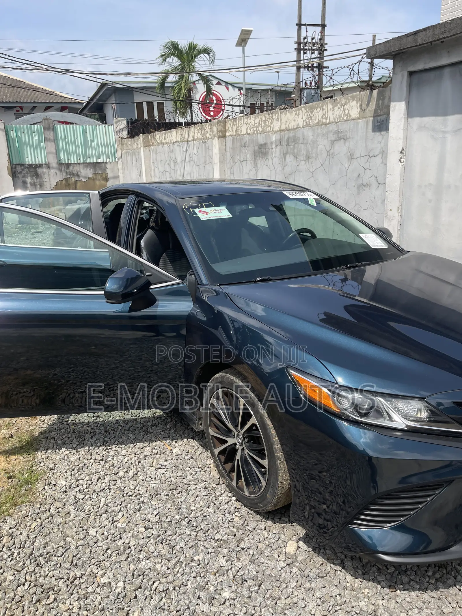 Toyota Camry 2018 Blue