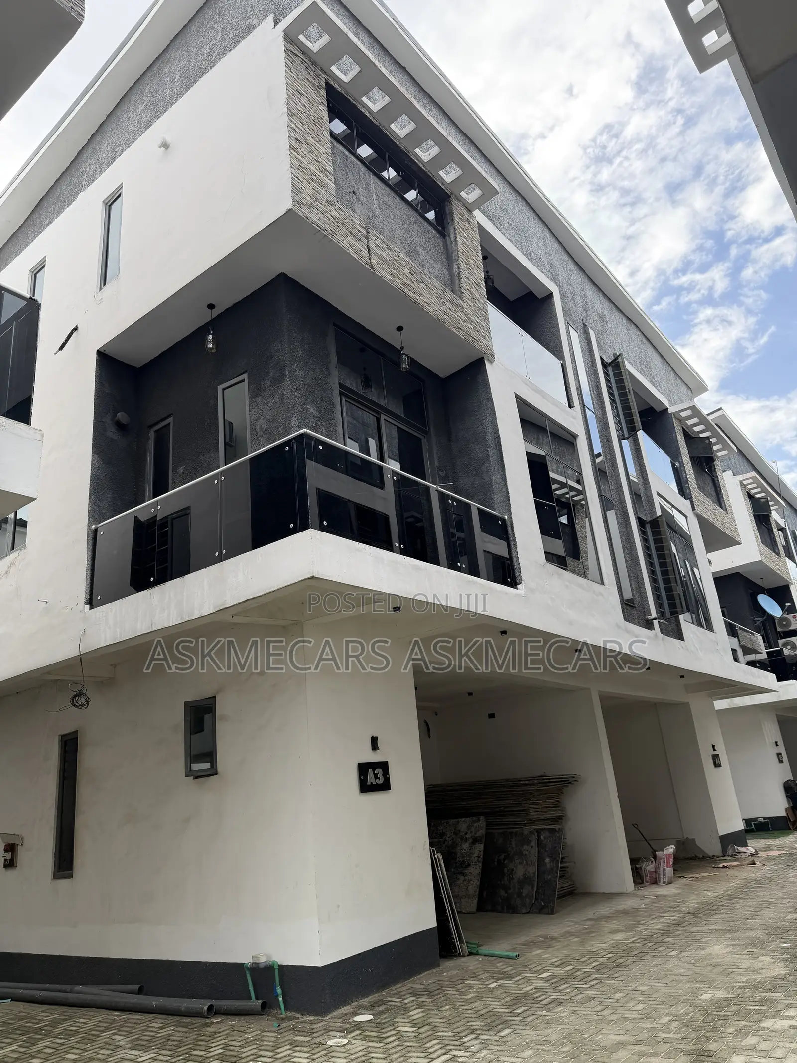 5bdrm Duplex in Adesanya for rent