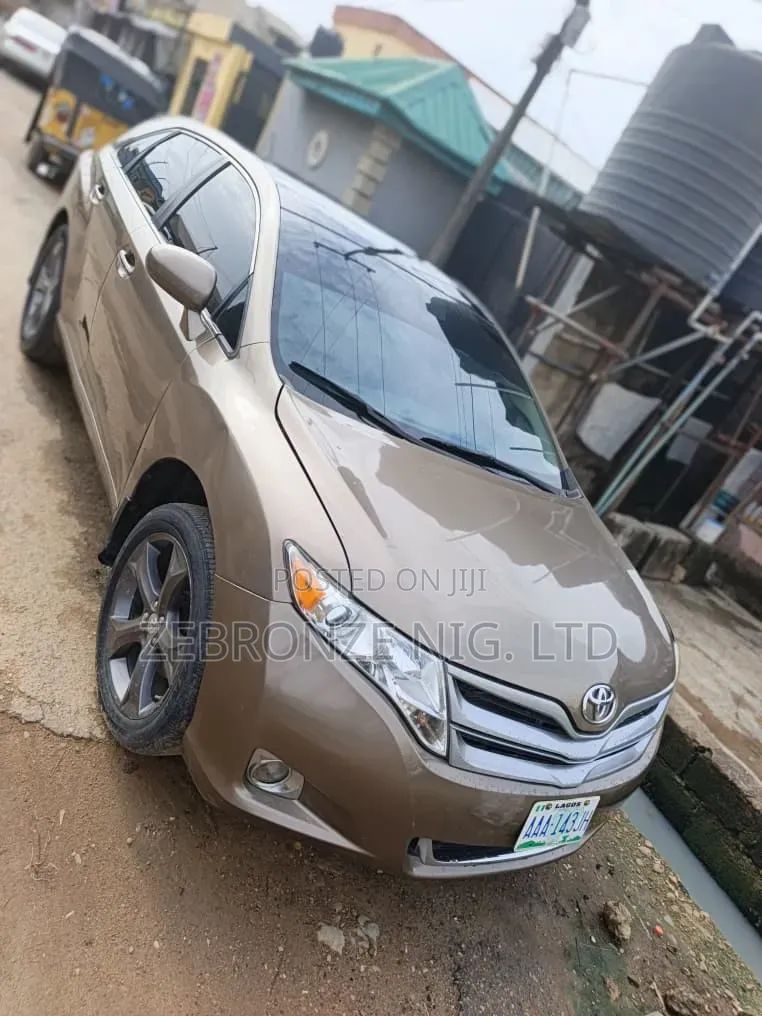 Toyota Venza AWD 2011 Brown
