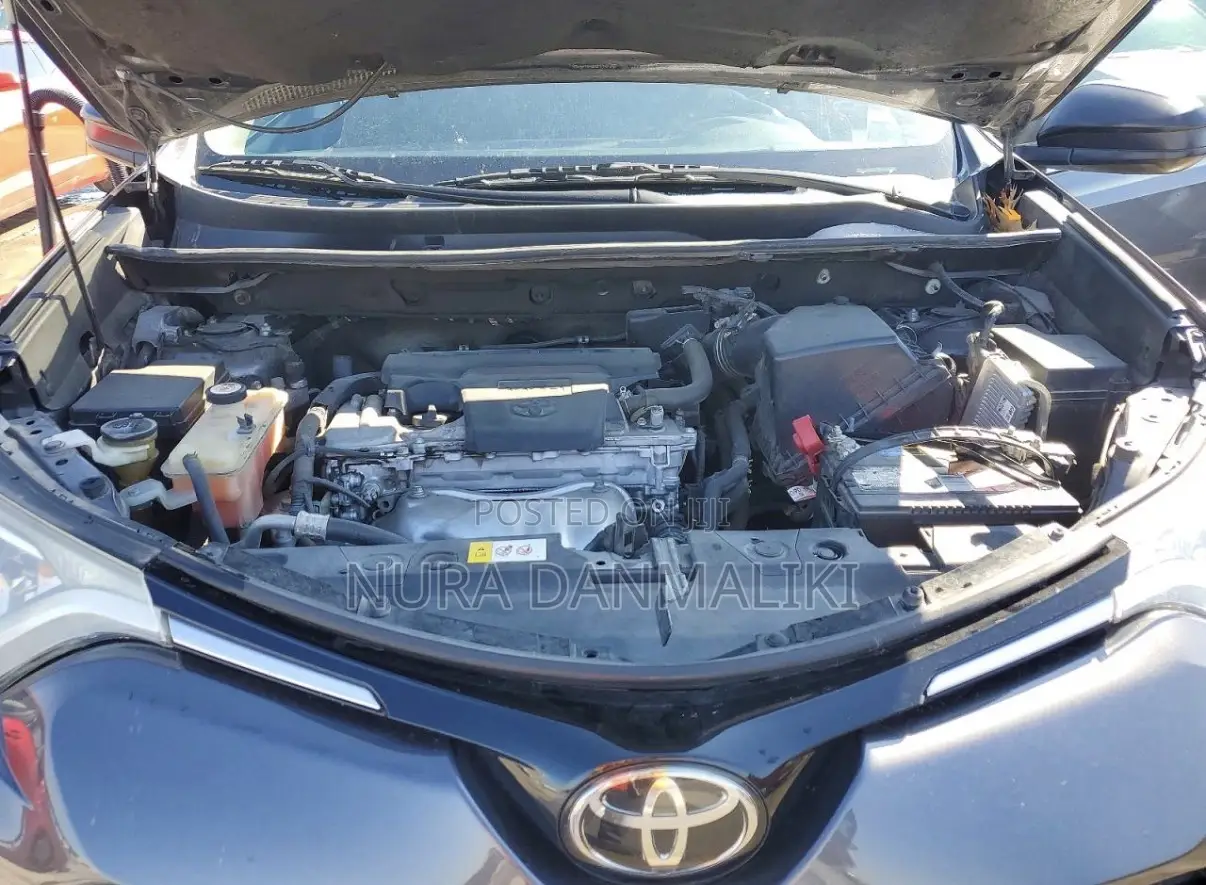 Toyota RAV4 LE FWD (2.5L 4cyl 6A) 2017
