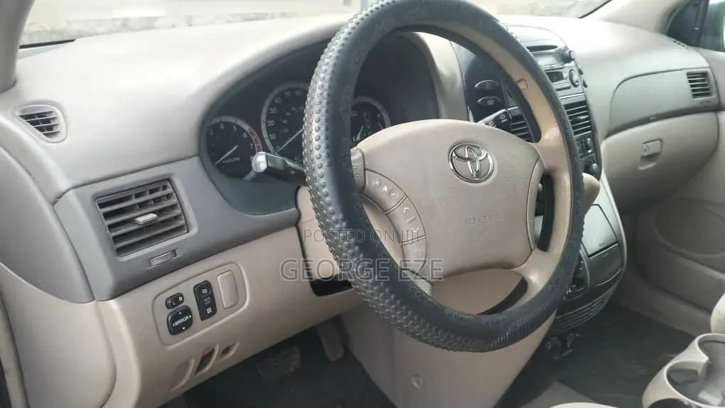 Toyota Sienna 2005 Gray