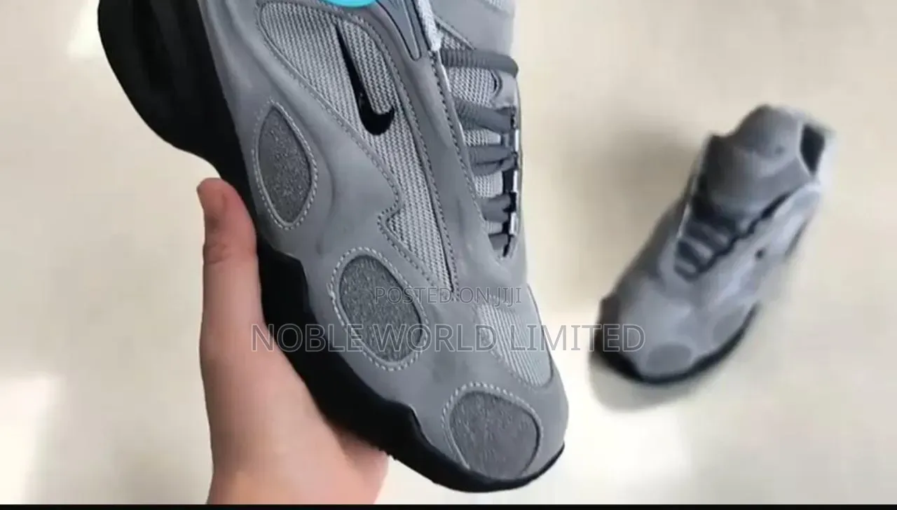 Premium Nike Sneakers GFT 8e